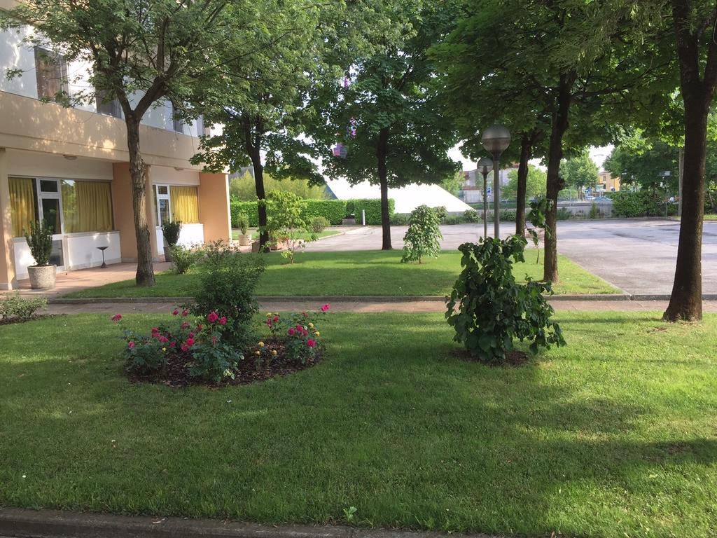 Hotel Garden Ноале Экстерьер фото
